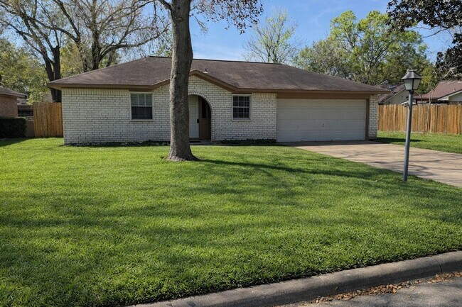 Building Photo - 5375 Little John Ln