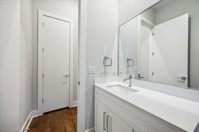 Building Photo - 1518 Houston Ave