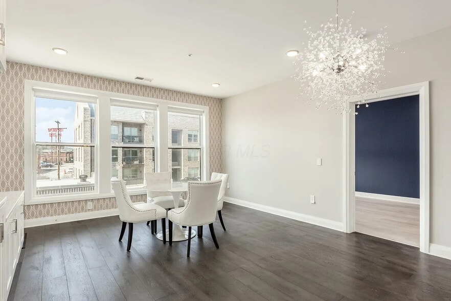 Dining/living area - 751 N 6th St