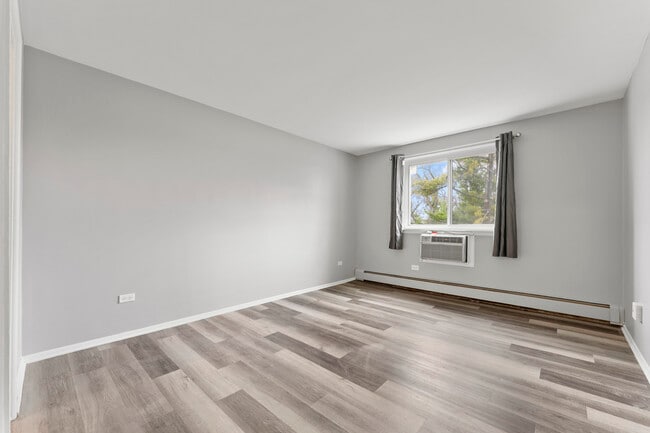 Building Photo - 1500 Robin Cir