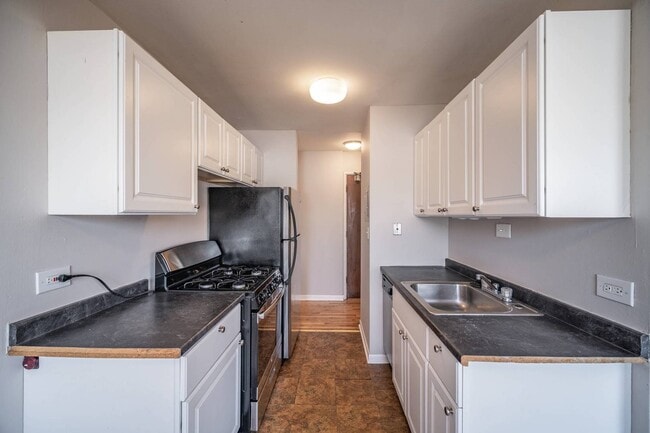 Building Photo - 5450 N Winthrop Ave