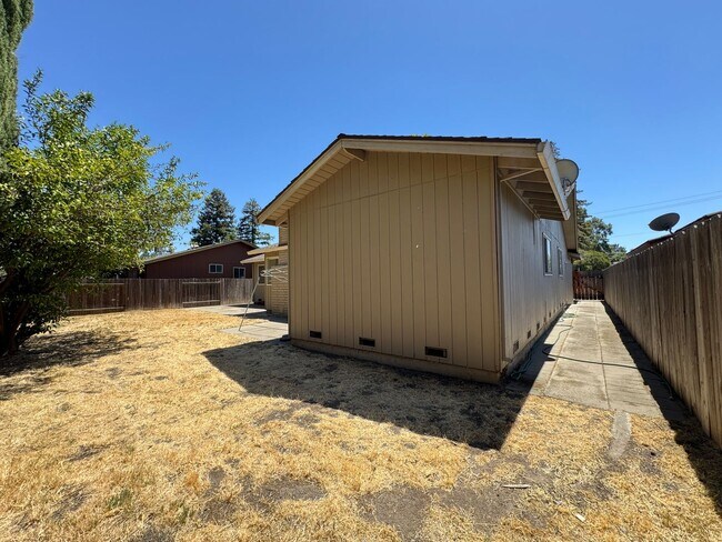 Building Photo - Four Bed, Two Bath Home In North Stockton
