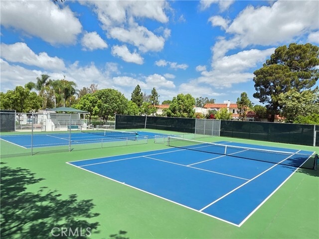 Building Photo - 20 Senisa