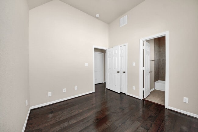 Building Photo - 2707 King's Retreat Cir