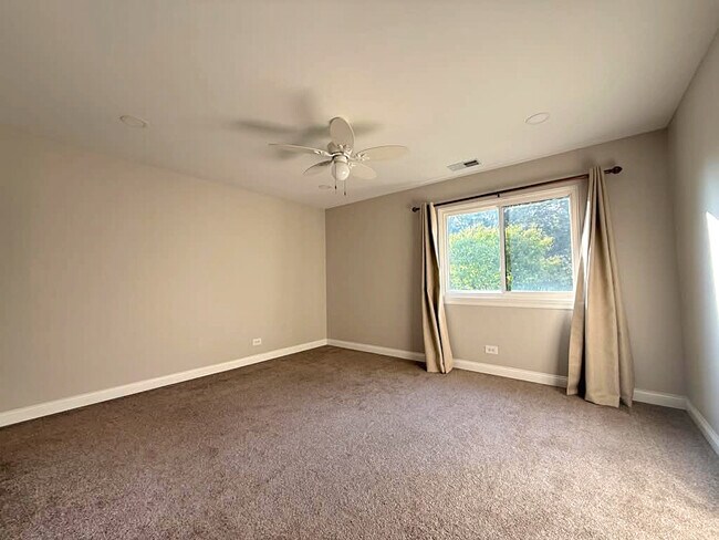 Building Photo - 97 Burr Oak Ln