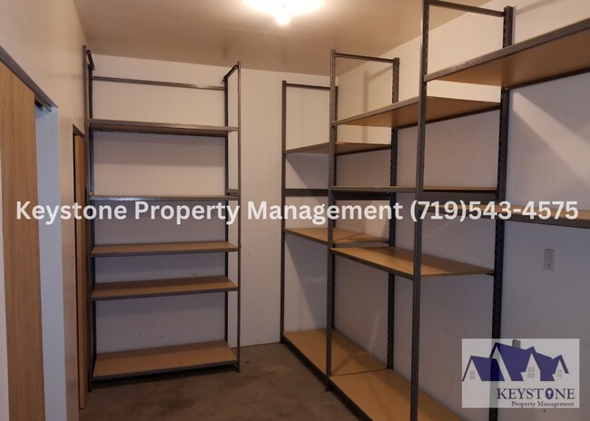 Building Photo - 886 S Dante Dr