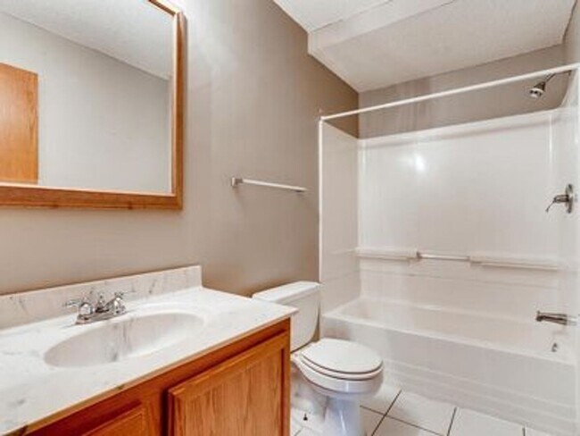 Building Photo - Must See Single Family Home!  Fenced in Ya...