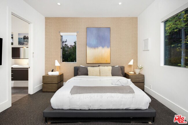 Building Photo - 2666 Hutton Dr