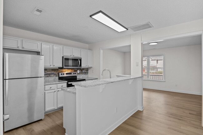 Primary Photo - Newly Renovated Townhome!