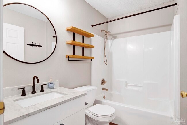 Building Photo - 512 Batten Blvd