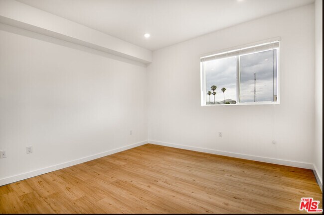 Building Photo - 14333 Sylvan St