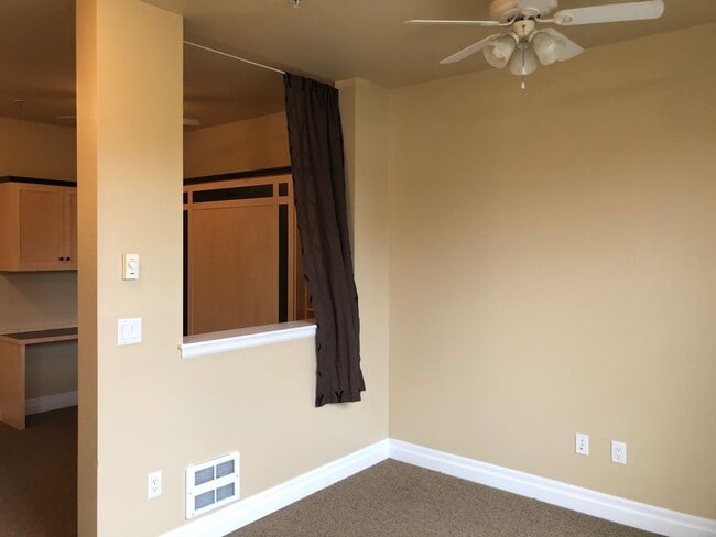 Building Photo - Fairhaven Harris Square Studio Condo For Rent in Historic Fairhaven