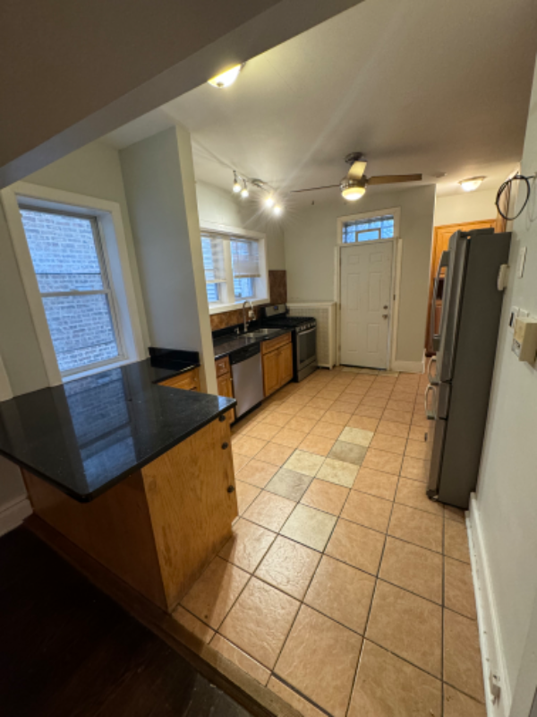 Building Photo - 7927 S Eberhart Ave