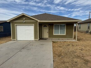 Building Photo - Newer construction Home *Section 8 Approved