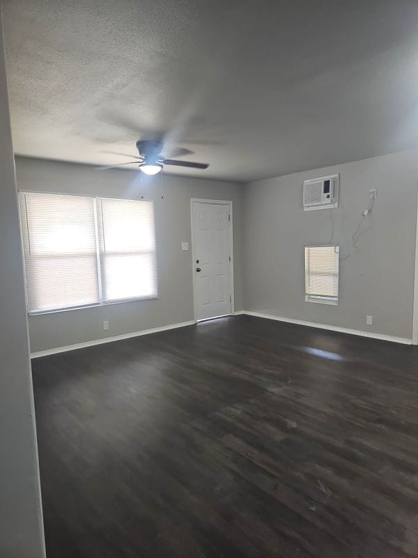 Building Photo - 5003 Lark Ave