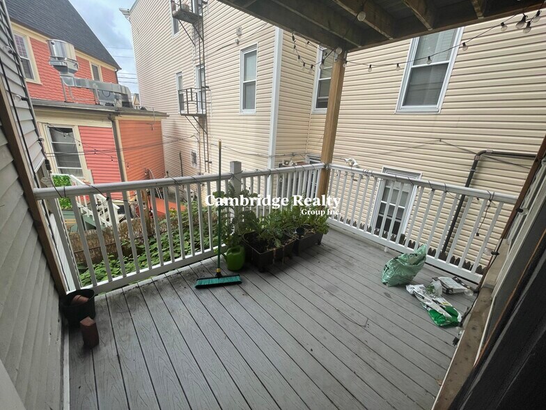 Building Photo - 6 Giles Park