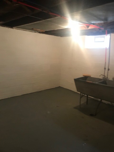 Washer and dryer hook-up - 59 S Pershing Ave