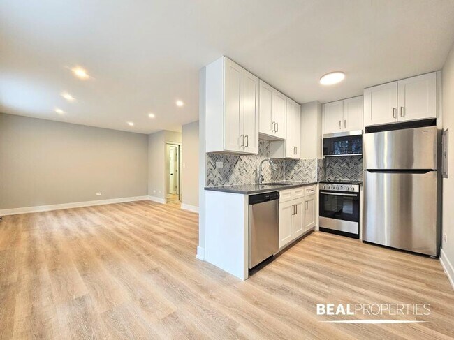 Building Photo - 0 bedroom in CHICAGO IL 60657