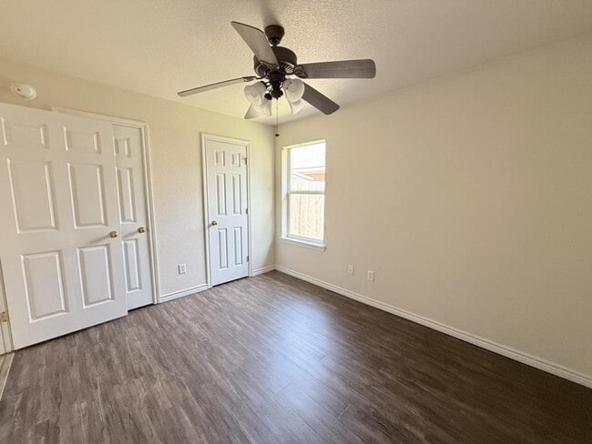 Building Photo - 2409 Gail Dr