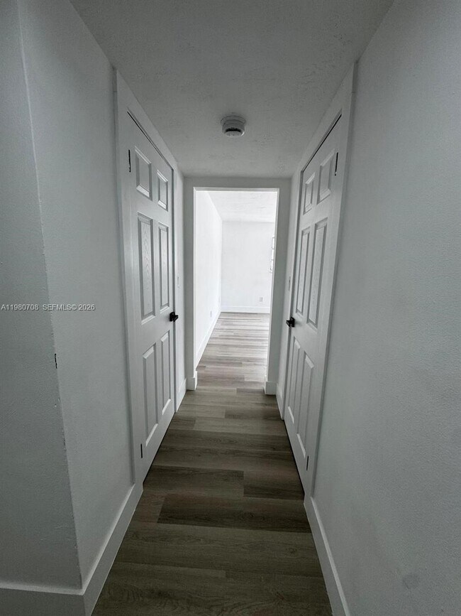 Building Photo - 11840 NE 19th Dr