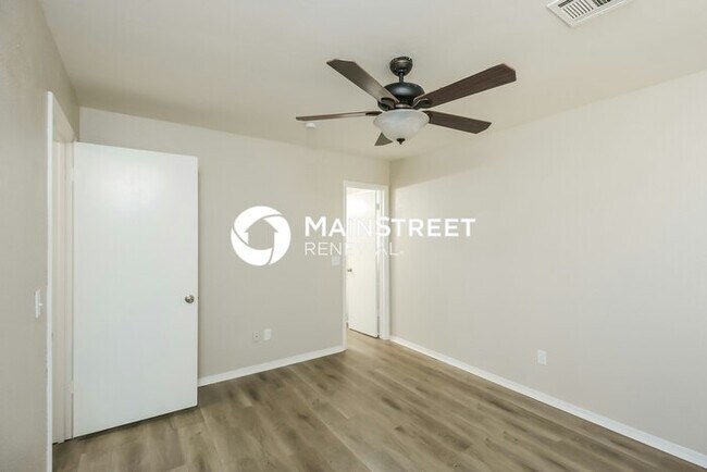 Building Photo - 3 Bedroom Pet-Friendly Home in YUKON, OK with Main Street Renewal