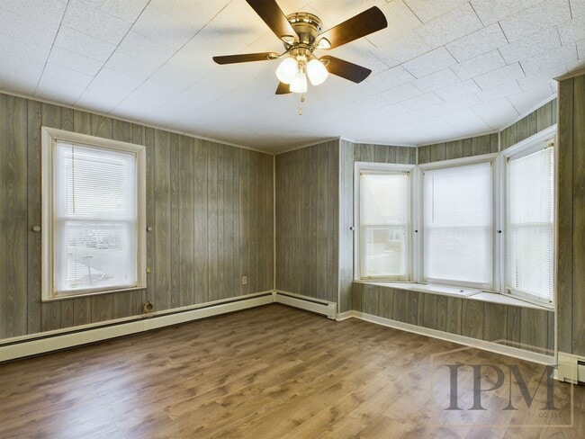 Building Photo - Available Now! 3 bedroom in Goldsboro Hist...