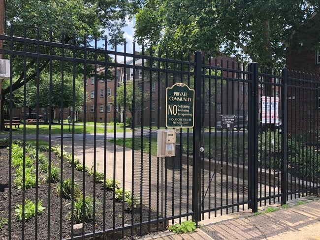 Building Photo - 732 North Terrace