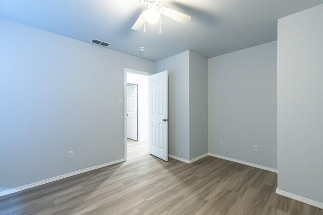 Building Photo - 8609 10th Pl