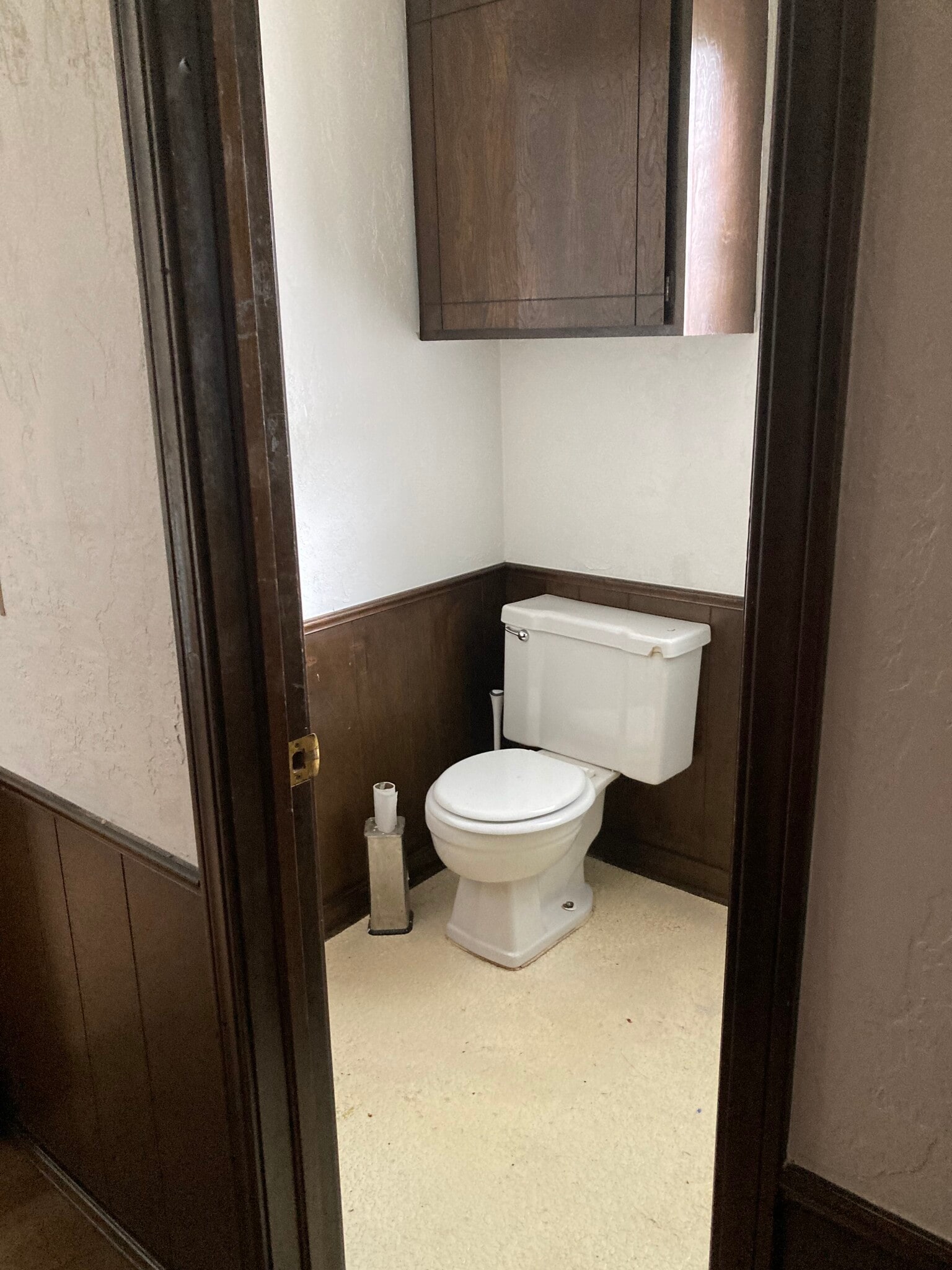 Master toilet - 1400 Val Genes Rd