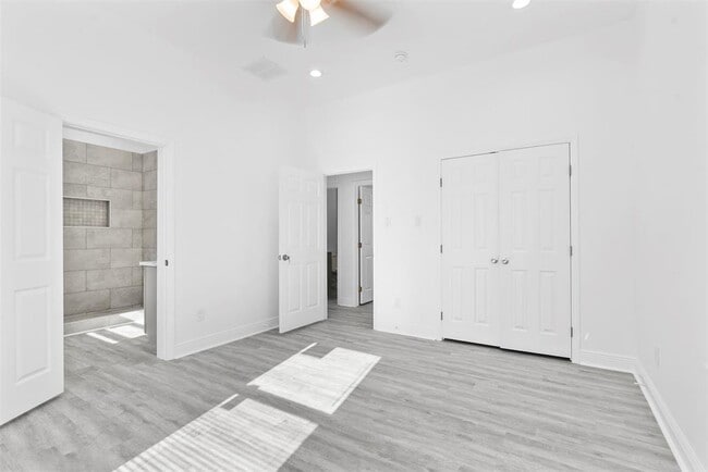 Building Photo - 4620 N Railroad Ave