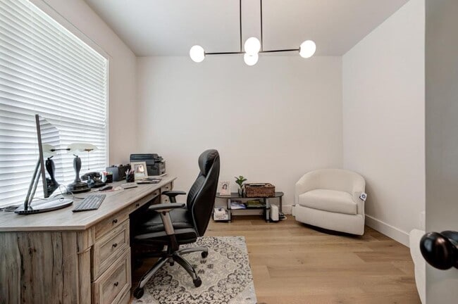 Building Photo - 4001 Stone Hl Ln