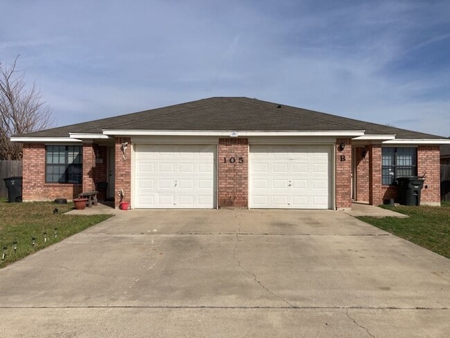 Primary Photo - 105 Castellon Ct