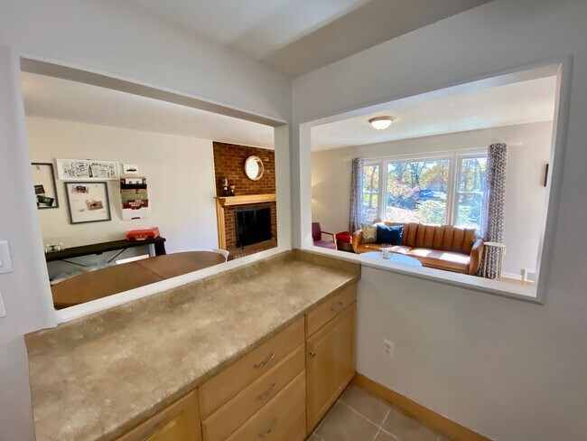 Building Photo - South AVL - 3/2 with Finished Basement!