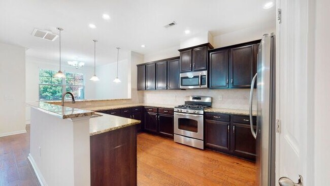 Building Photo - Inviting End Townhome with Loft, Granite Kitchen & 2-Car Garage , Near RTP, RDU, I-40 & I-540