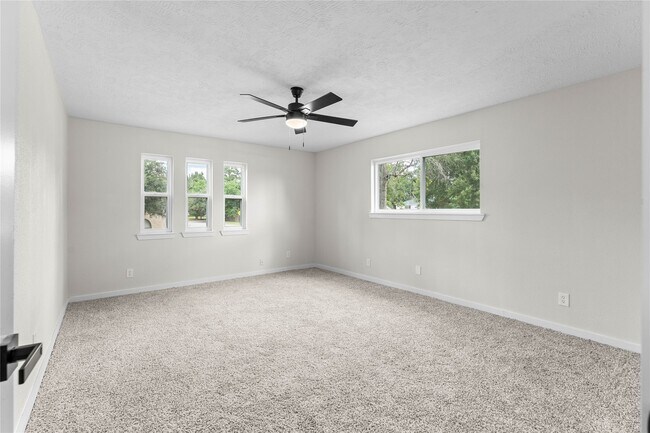 Building Photo - 28814 Enchanted Dr