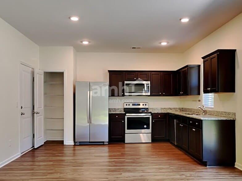 Building Photo - 136 Orion Way