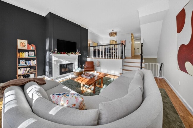 Building Photo - 4453 Westover Pl NW