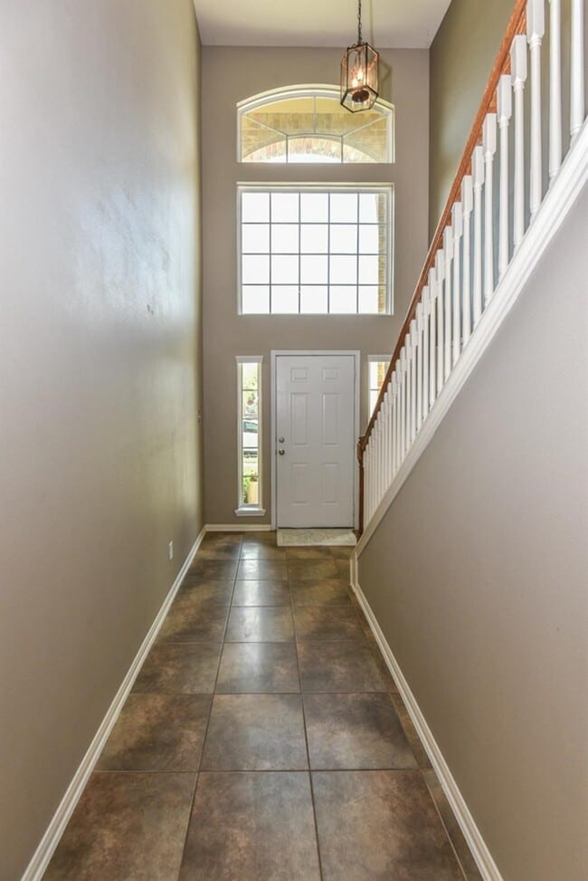 Building Photo - 5827 Annatto Dr