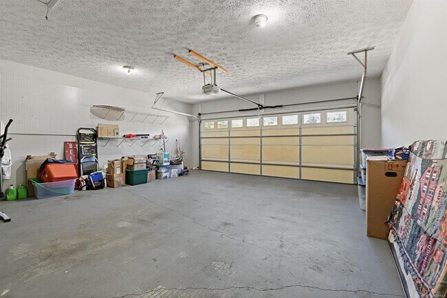 Building Photo - 905 Running Brook Dr
