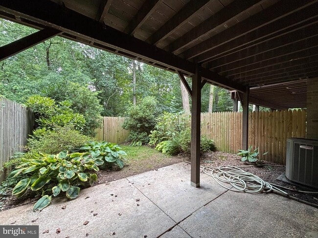 Building Photo - 8022 Inverness Ridge Rd