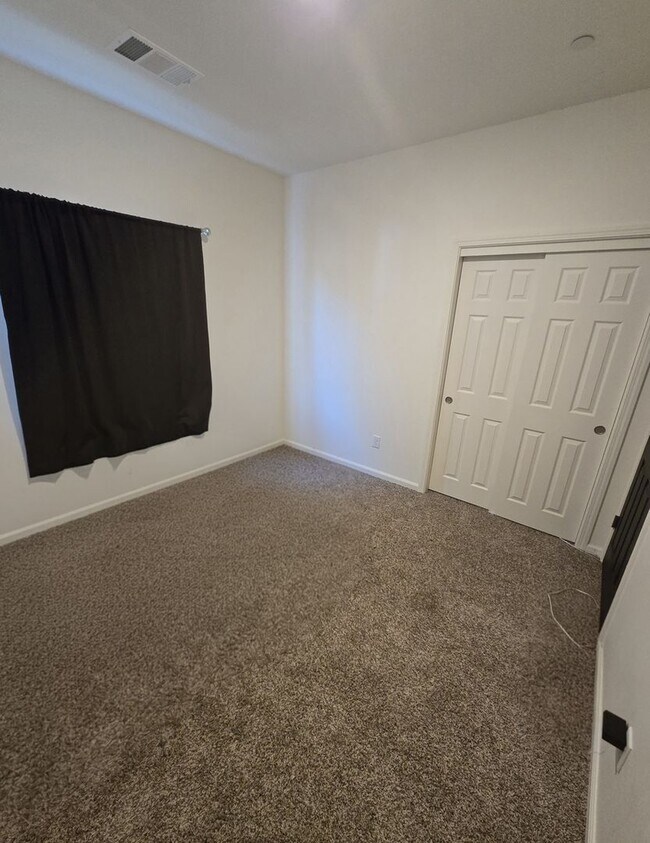 Building Photo - 799 W Brown Ave