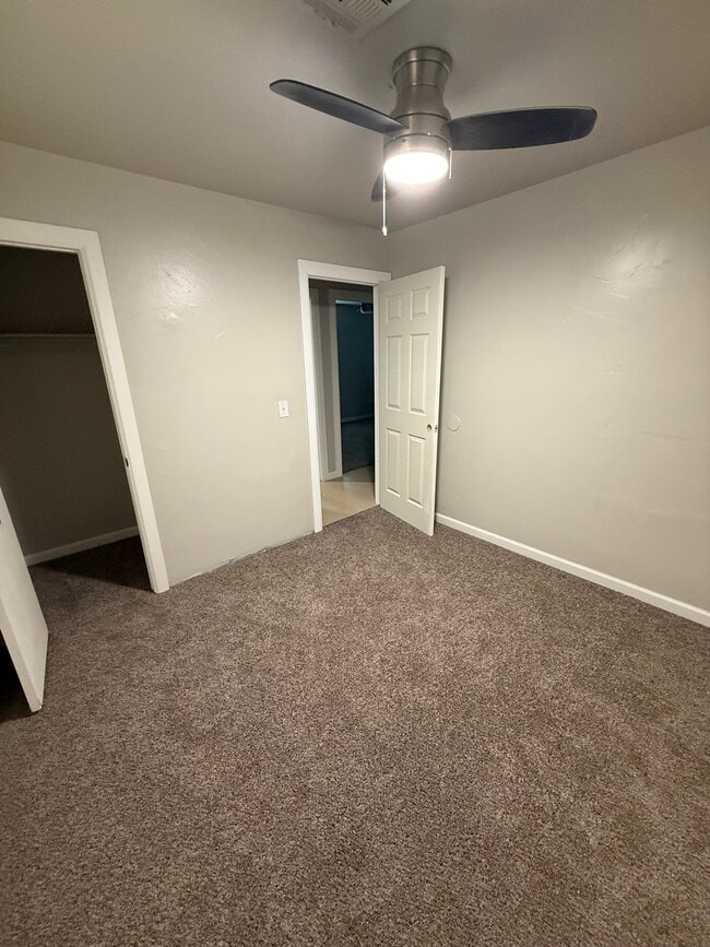 Building Photo - 917 Hillpoint Ln