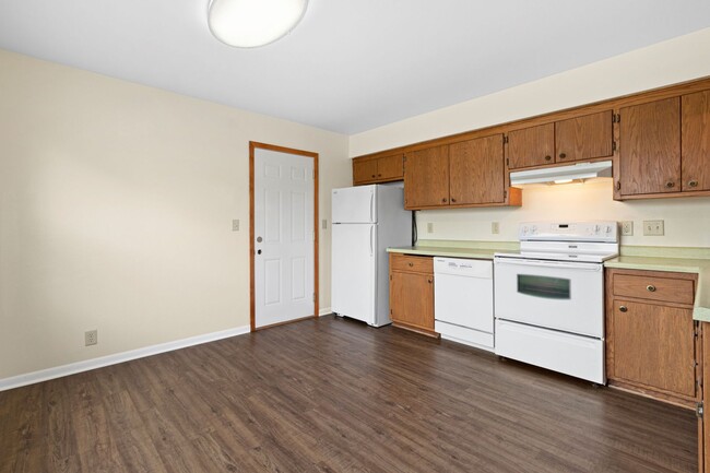 Building Photo - 8718 Westbrook Dr