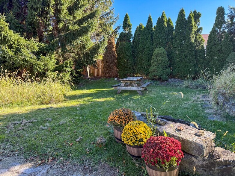 Building Photo - 5539 South St