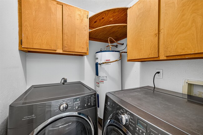 Building Photo - 15638 Empanada Dr