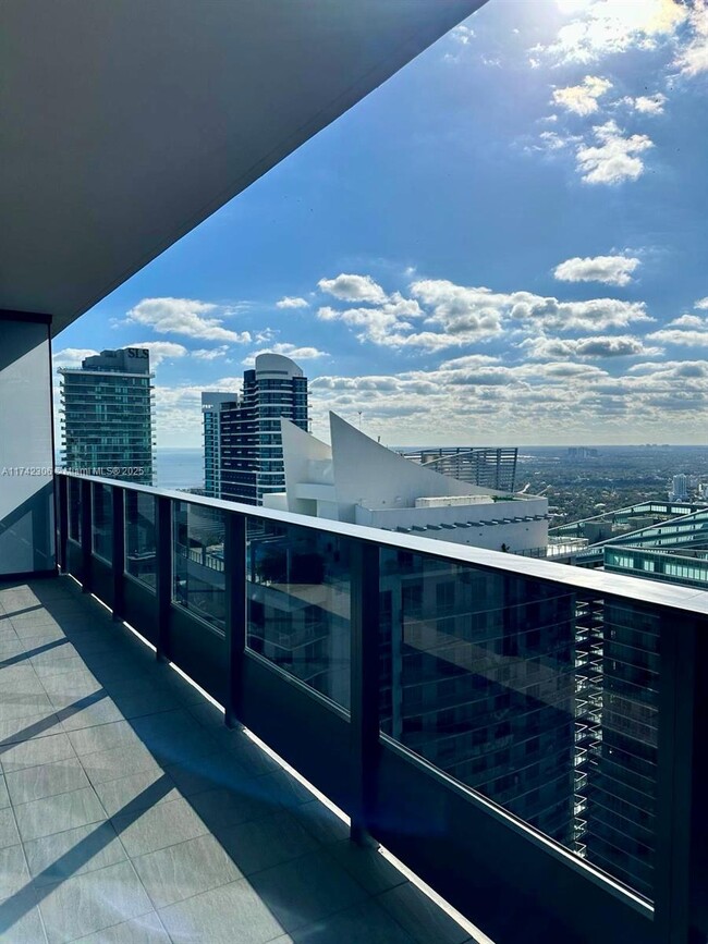 Building Photo - 1000 Brickell Plaza