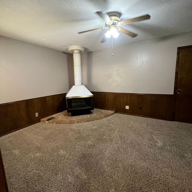 Building Photo - AVAILABLE NOW!