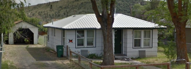 Primary Photo - 2 Bedroom, 1 Bathroom Home - Located in St...