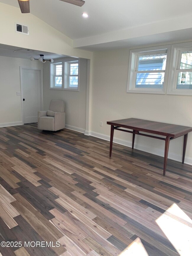 Building Photo - 609 3rd Ave