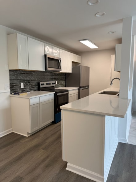 Building Photo - 2257 Essex Dr